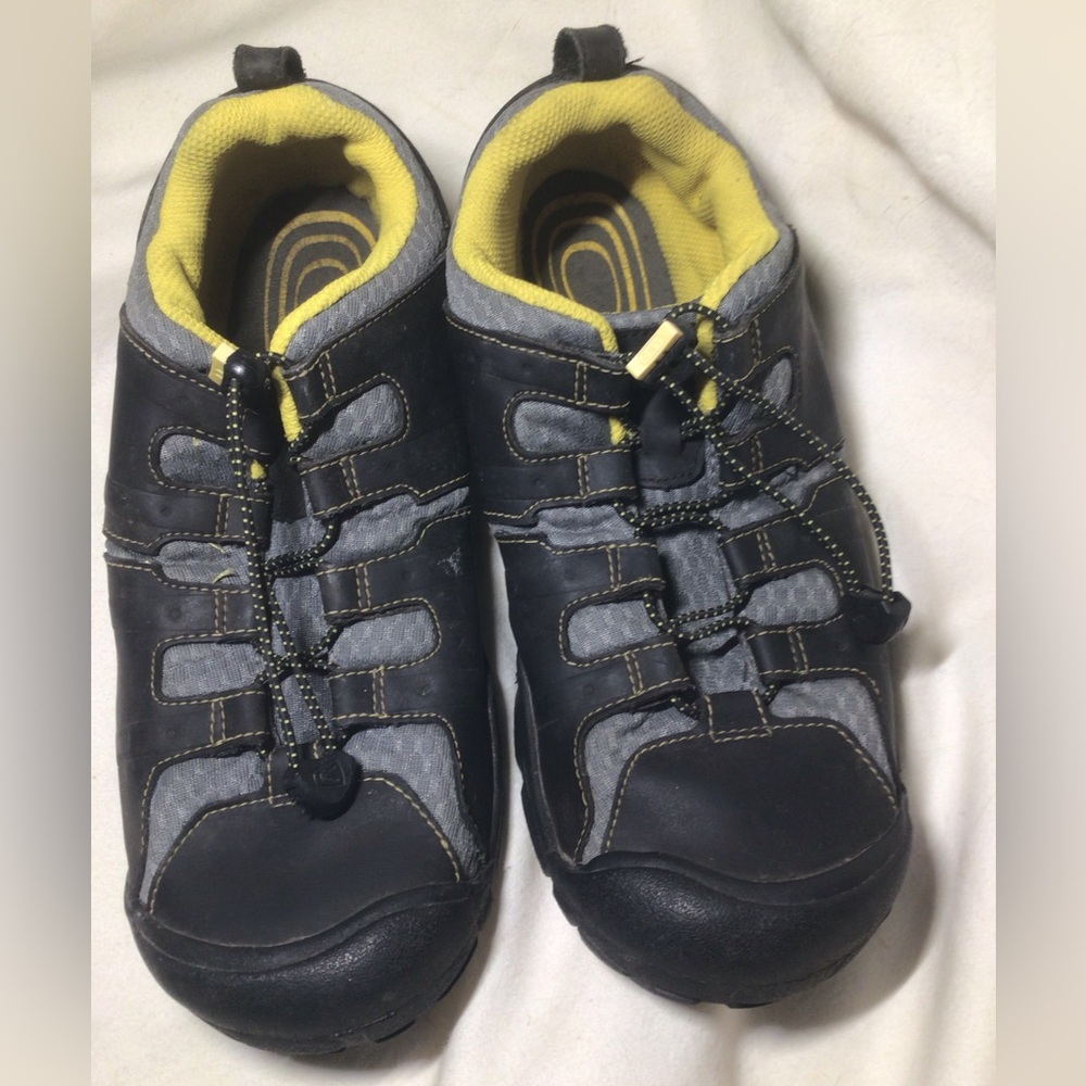 KEEN youth boys size 5. shoes Black Gray Yellow￼